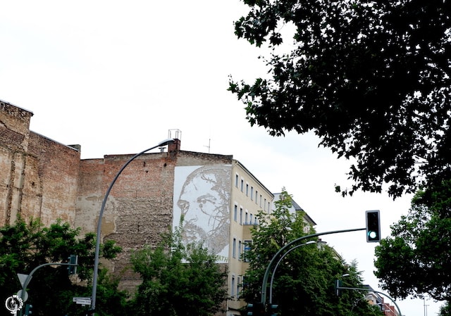 Vhils in Berlin street art